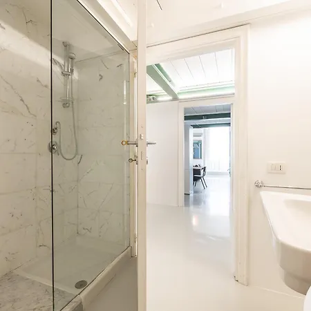 San Diego - Bright And Colourful Loft With Cathedral View דירה