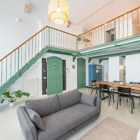 San Diego - Bright And Colourful Loft With Cathedral View קליארי