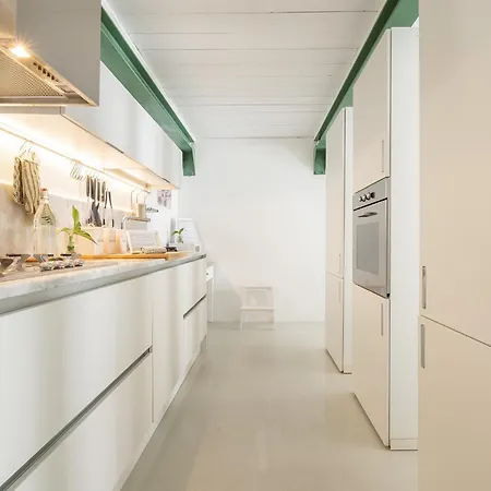 דירה San Diego - Bright And Colourful Loft With Cathedral View קליארי