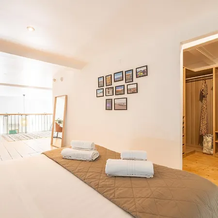 San Diego - Bright And Colourful Loft With Cathedral View 칼리아리